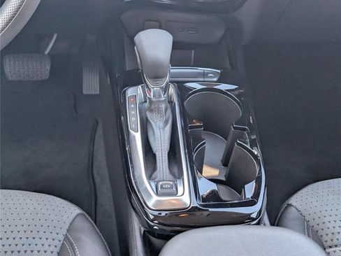 Used 2025 Chevrolet Trax LT FWD image 20