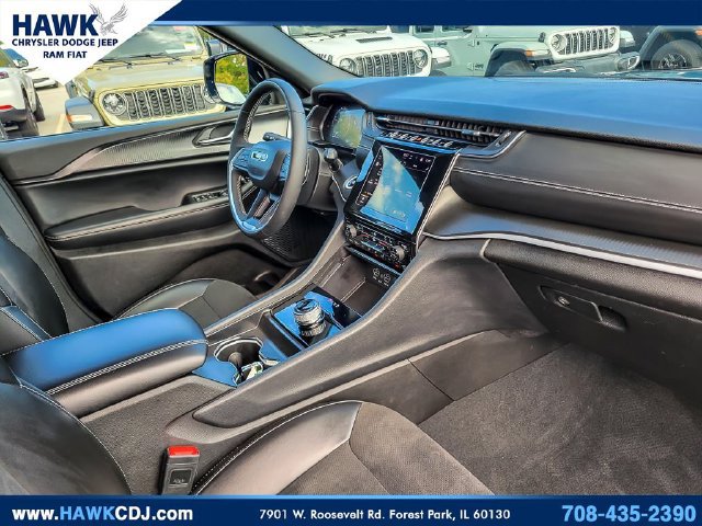Certified 2025 Jeep Grand Cherokee Altitude AWD/4WD image 31