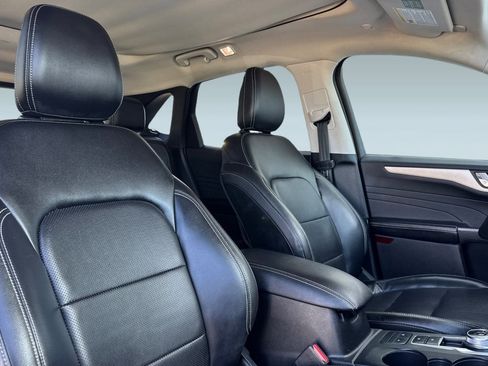 Used 2022 Ford Escape SEL w/ Technology Package image 32