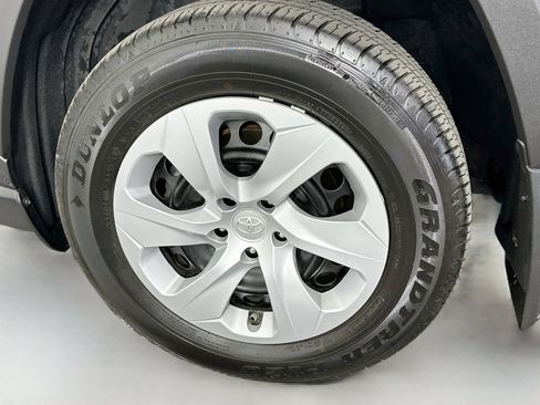 Used 2025 Toyota RAV4 LE AWD/4WD image 30