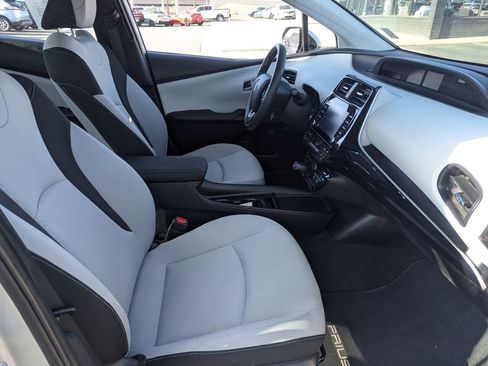 Used 2020 Toyota Prius AWD image 33