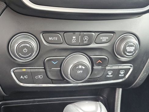 Used 2021 Jeep Cherokee Latitude image 13