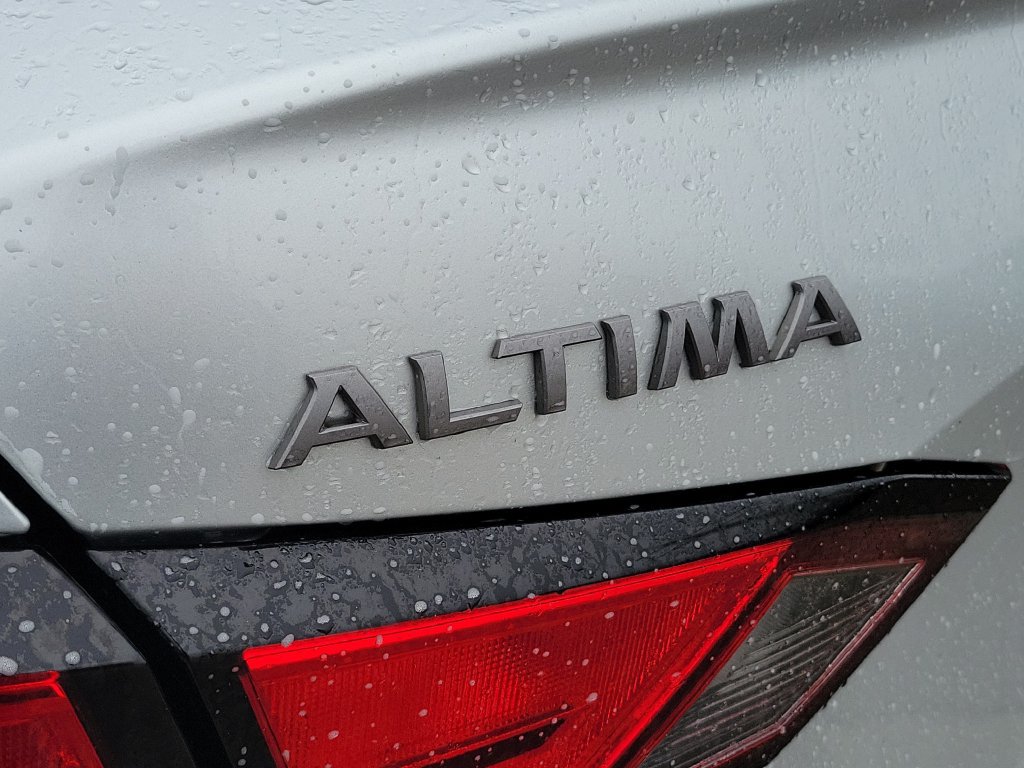 Used 2024 Nissan Altima 2.5 SV FWD image 7