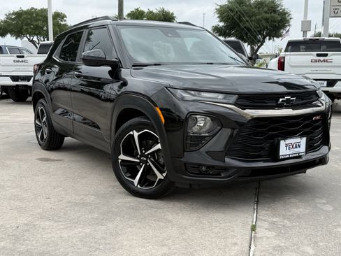 Used 2022 Chevrolet TrailBlazer RS FWD image 2