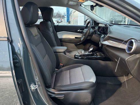 Used 2025 Chevrolet Trax LT w/ Driver Confidence Package image 27