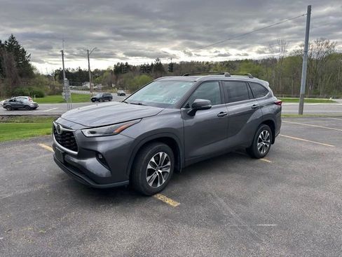 Used 2023 Toyota Highlander XLE AWD/4WD image 7