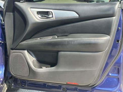 Used 2018 Nissan Pathfinder SL FWD image 27