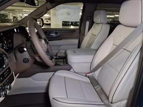 New 2026 GMC Yukon XL Denali w/ Sun & Power Step Package AWD/4WD image 15