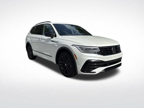 Used 2022 Volkswagen Tiguan SE R-Line FWD image 2