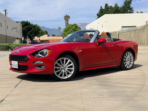 Used 2019 FIAT 124 Spider Lusso w/ Visibility Group image 1