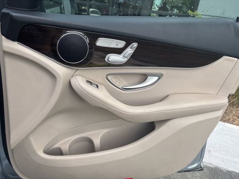 Used 2022 Mercedes-Benz GLC 300 w/ Premium Package Lite image 27
