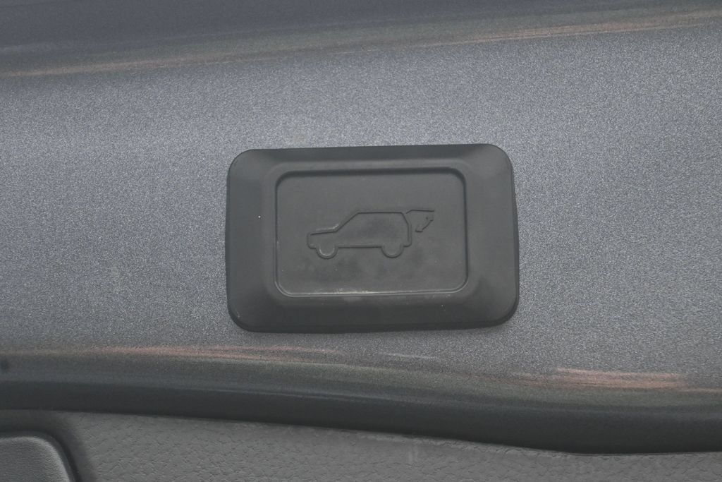 Used 2024 Toyota RAV4 XSE AWD/4WD image 31