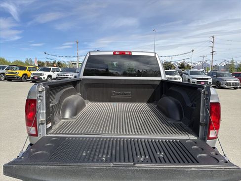 Used 2023 RAM 1500 Classic SLT AWD/4WD image 22