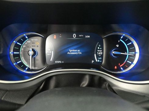 Used 2024 Chrysler Pacifica Select image 35