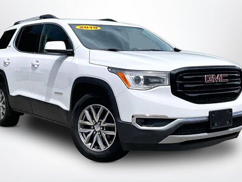Used 2019 GMC Acadia SLE w/ LPO, Black Accent Package AWD/4WD image 3