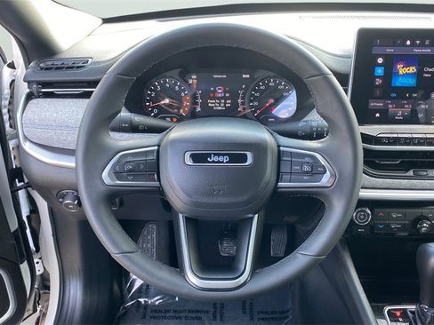 Used 2024 Jeep Compass Latitude image 29