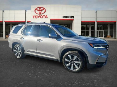 Used 2025 Honda Pilot Elite image 3