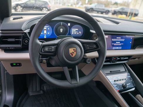 New 2026 Porsche Macan 4 Electric AWD/4WD image 14