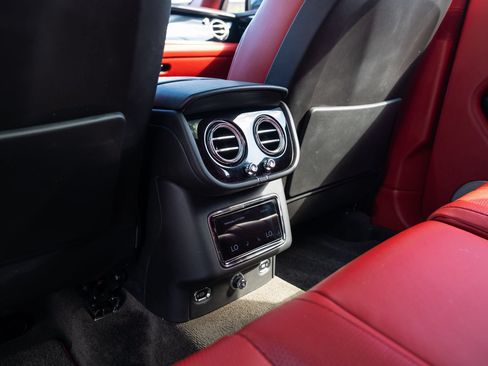 Used 2021 Bentley Bentayga AWD/4WD image 83