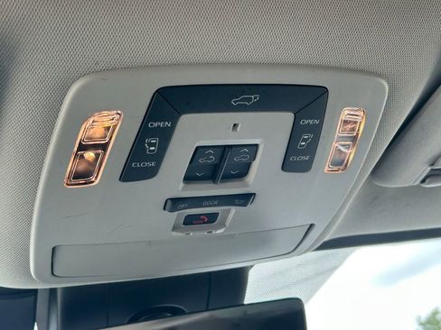 Used 2024 Toyota Sienna Limited AWD/4WD image 21