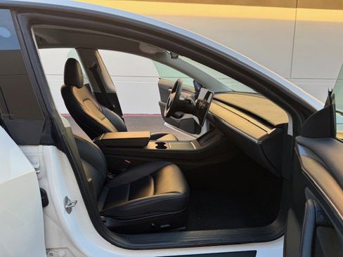 Used 2023 Tesla Model 3 Standard Range image 12