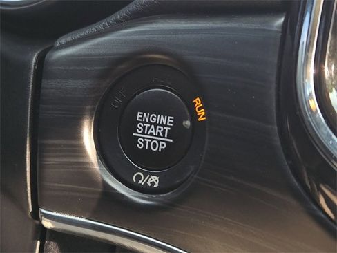 Used 2022 Jeep Grand Cherokee Limited image 24