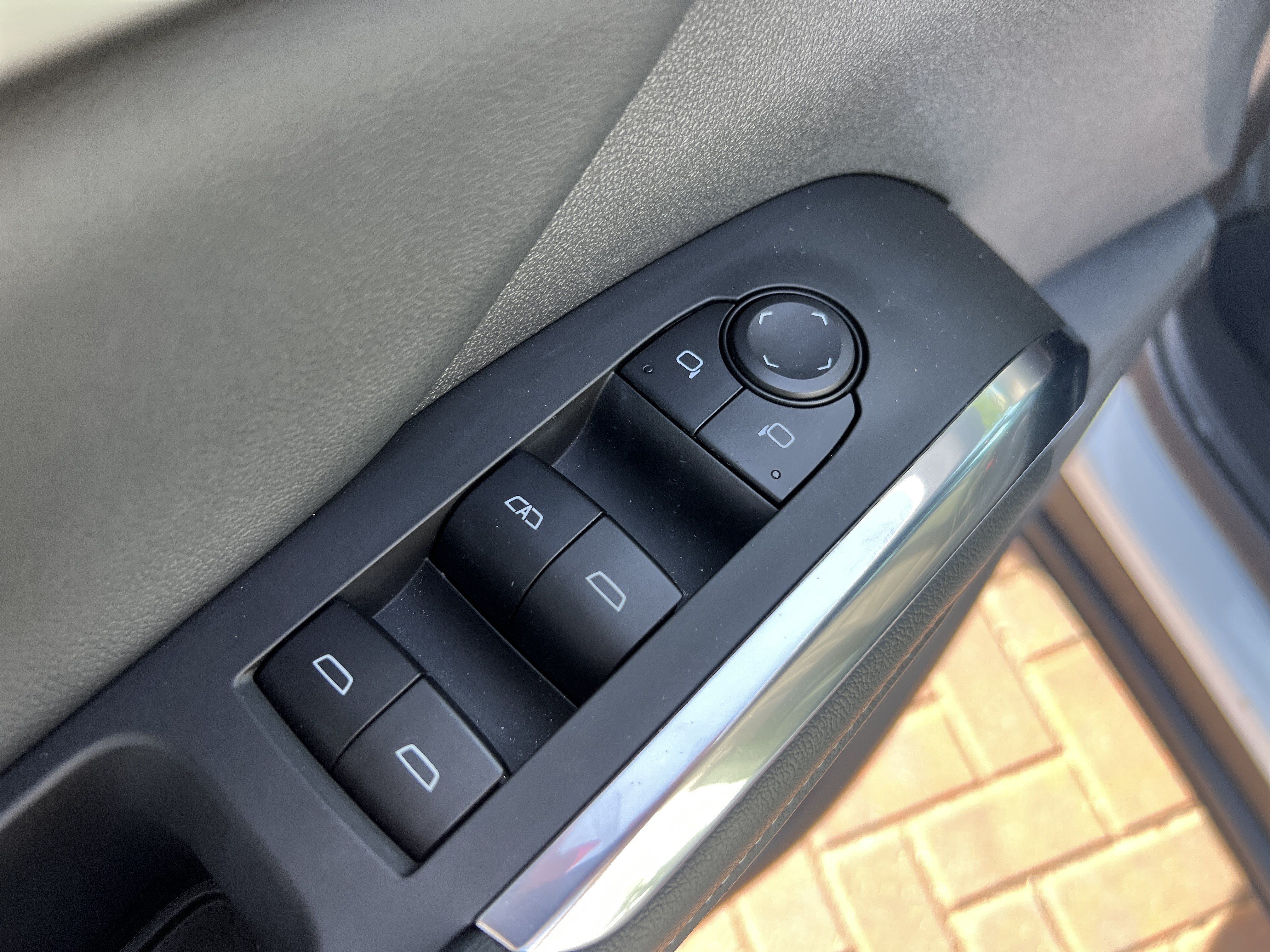 Used 2025 Chevrolet Traverse LT FWD image 15