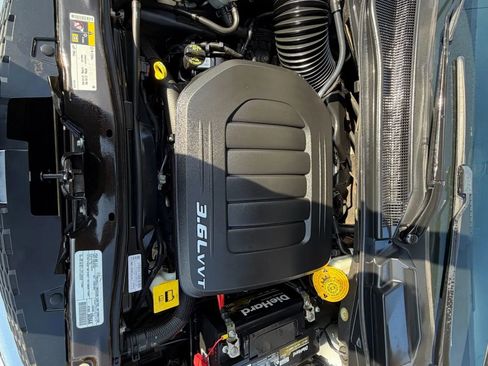 Used 2016 Dodge Grand Caravan SE image 27