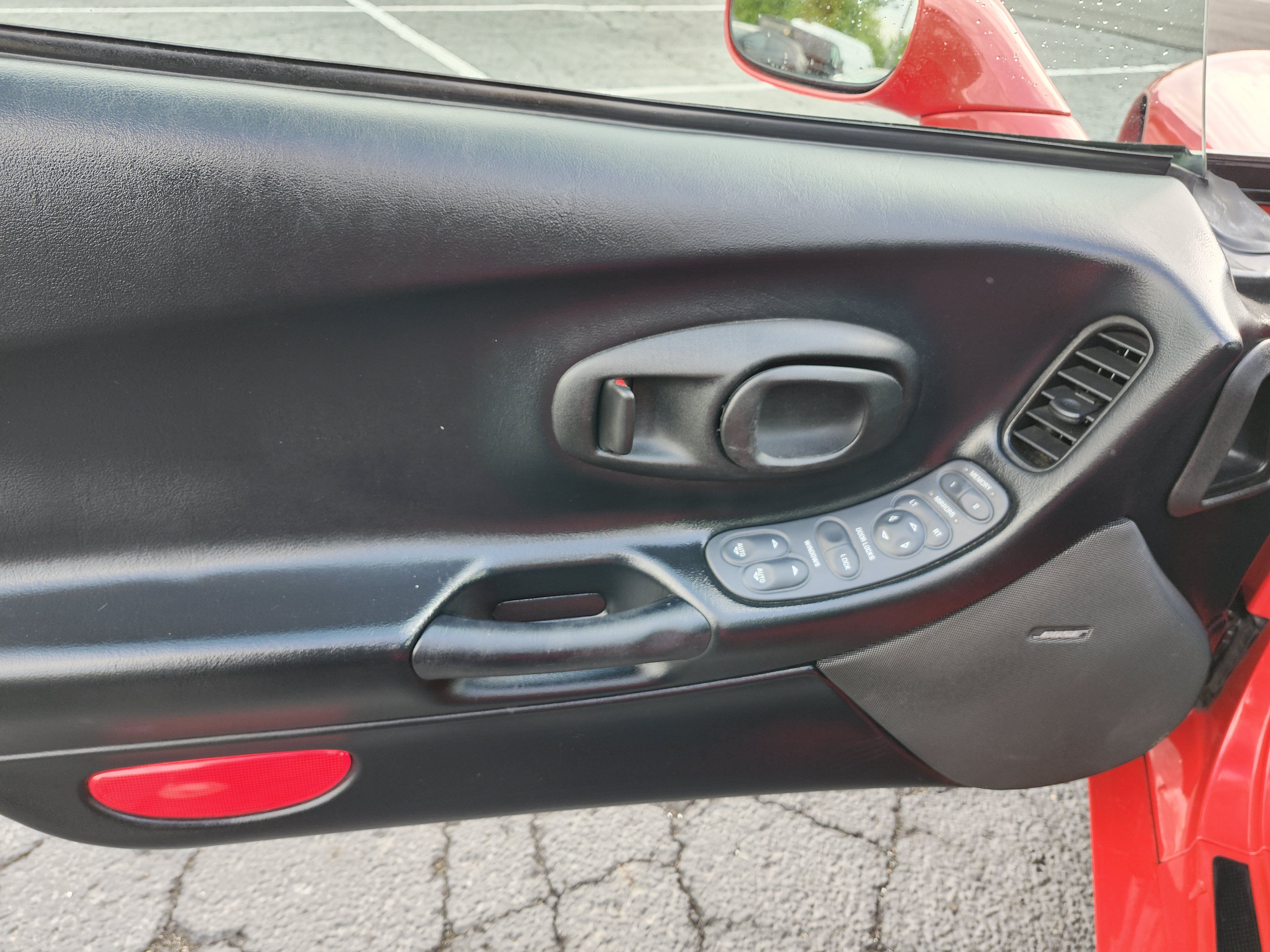Used 2000 Chevrolet Corvette Coupe w/ Performance Handling Pkg RWD image 22