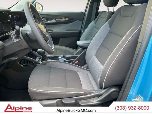 Used 2025 Chevrolet TrailBlazer LT AWD/4WD image 9