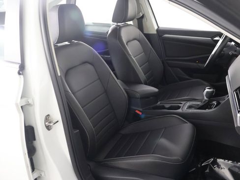 Used 2023 Volkswagen Jetta SE w/ Panoramic Sunroof Package image 28