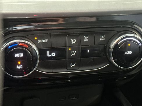 Used 2025 Chevrolet Trax LT FWD image 22