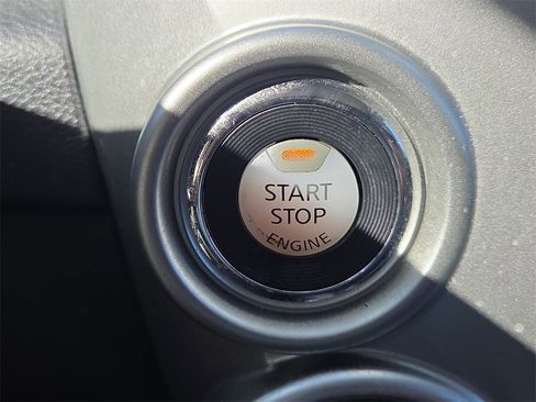 Used 2021 Nissan Titan SV w/ SV Convenience Package image 31