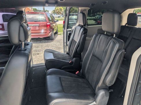 Used 2019 Dodge Grand Caravan SXT FWD image 10