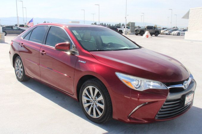 Used 2017 Toyota Camry XLE w/ Moonroof Package FWD image 2