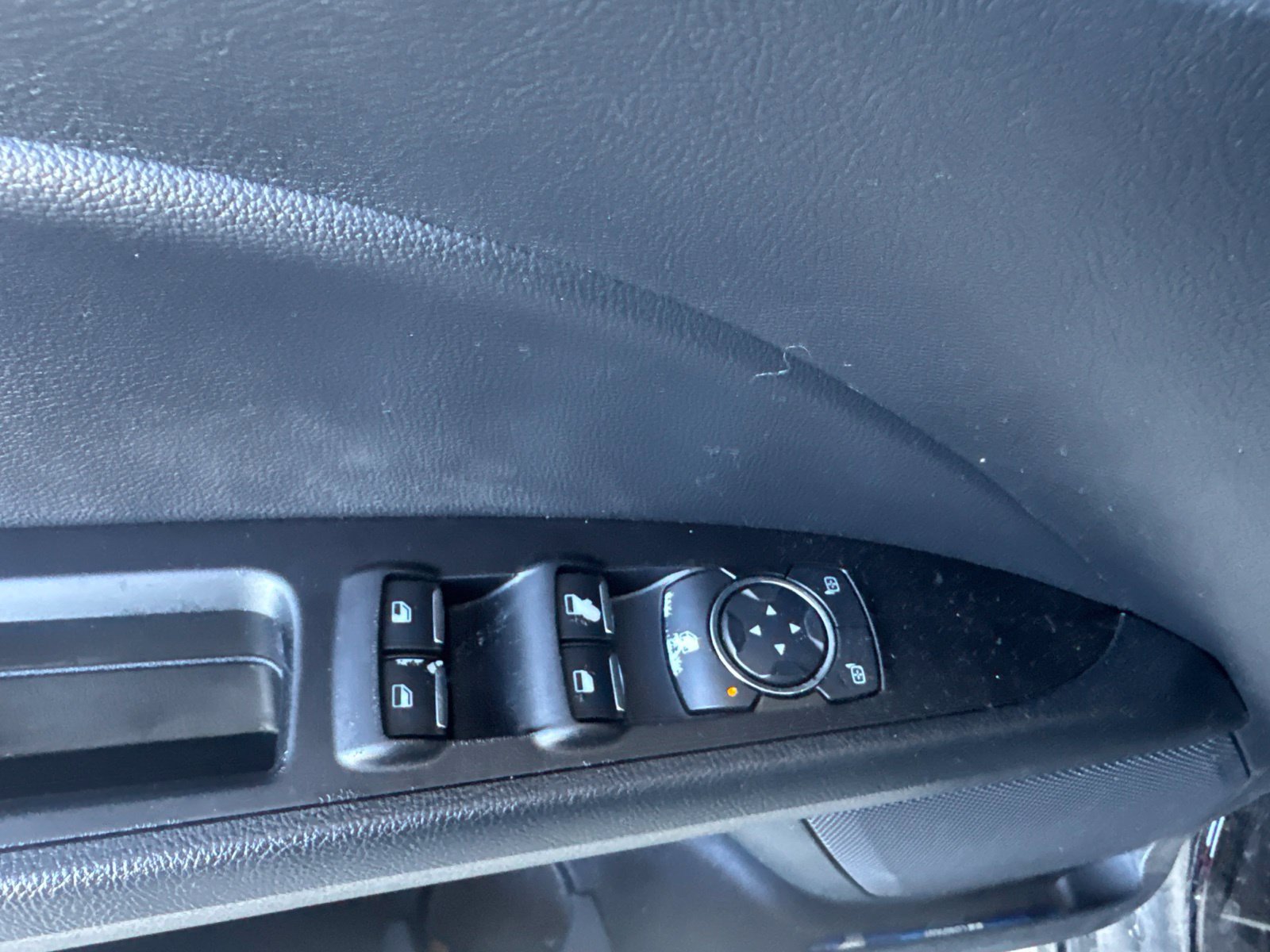 Used 2018 Ford Fusion SE w/ Fusion SE Technology Package FWD image 5