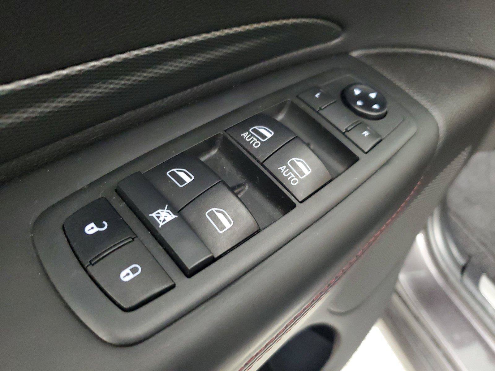 Used 2021 Dodge Durango R/T w/ Technology Group AWD/4WD image 20