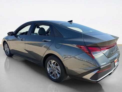 Used 2024 Hyundai Elantra SEL FWD image 6
