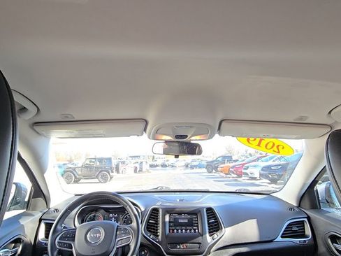 Certified 2019 Jeep Cherokee Latitude Plus w/ Cold Weather Group image 23