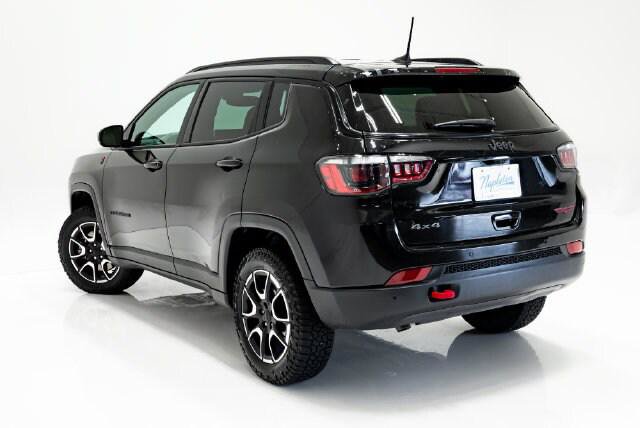 Certified 2024 Jeep Compass Trailhawk AWD/4WD image 31