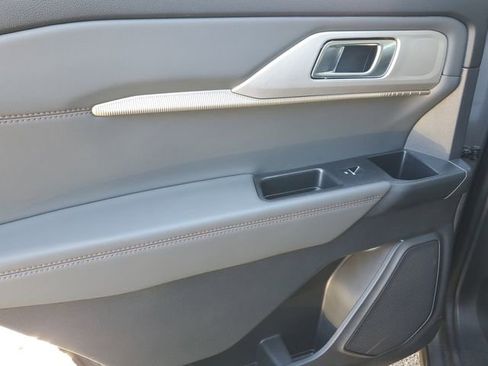 Used 2025 Ford Explorer Active w/ Active Comfort Package image 19