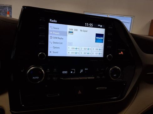 Used 2022 Toyota Highlander XLE image 26