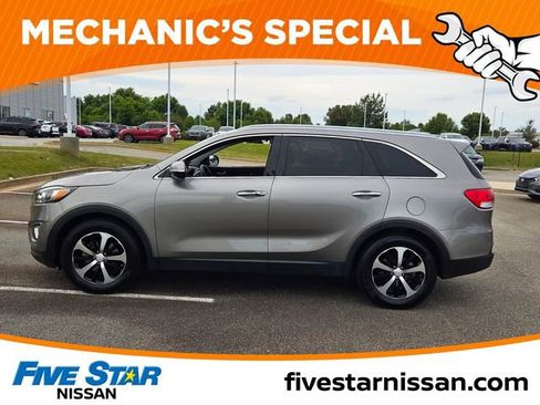 Used 2017 Kia Sorento EX FWD image 4