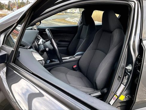 Certified 2018 Toyota C-HR XLE image 8