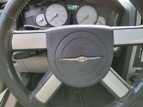 Used 2005 Chrysler 300 Touring image 32