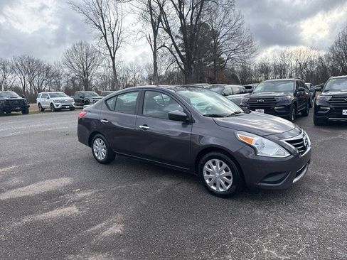 Used 2015 Nissan Versa SV image 8