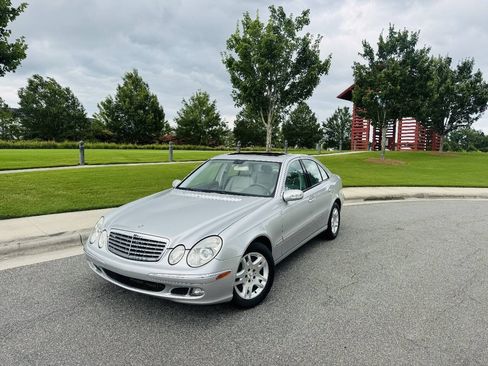 Used 2006 Mercedes-Benz E 350 4MATIC Sedan image 2