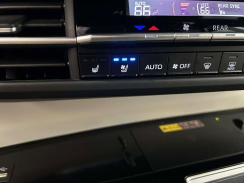 Certified 2025 Toyota Sienna Platinum AWD/4WD image 29