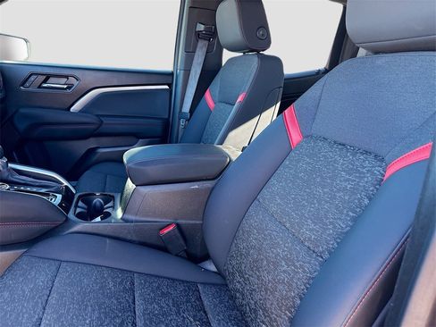 Used 2024 Chevrolet Colorado Z71 w/ Z71 Convenience Package 2 image 21