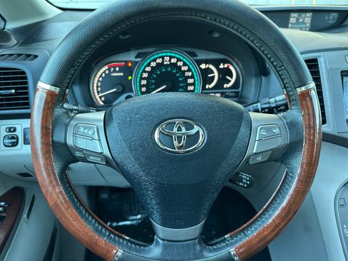 Used 2010 Toyota Venza AWD image 22